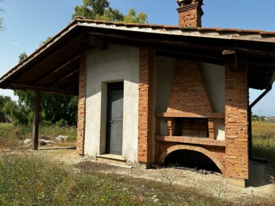 Vendesi proprietà Ardea 1 ettaro e due fabbricati più una pertinenza